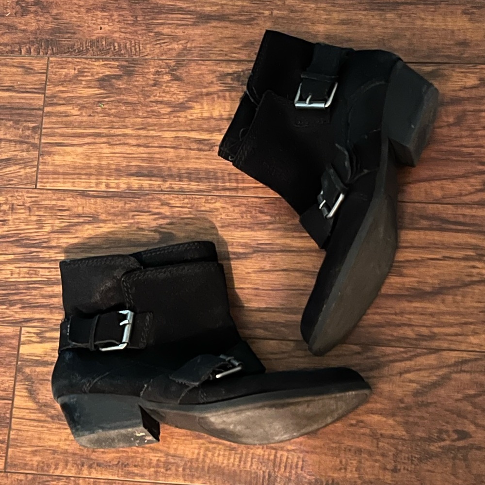 Black suede Nine West Booties